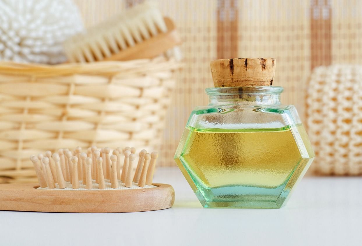 Castor oil packs for liver (Image via Getty Images)
